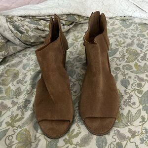 NWOT Lucky Brand size 8 - peep toe booties never worn